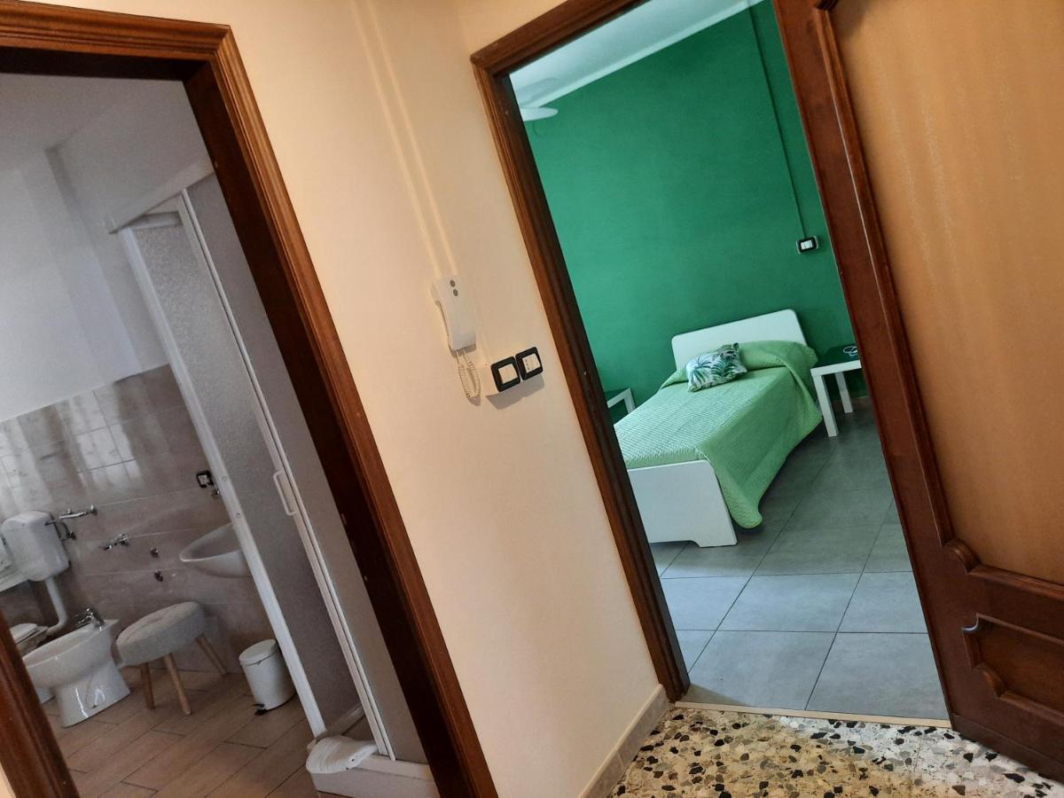 Locanda Della Luna Rossa Calosso Ngoại thất bức ảnh