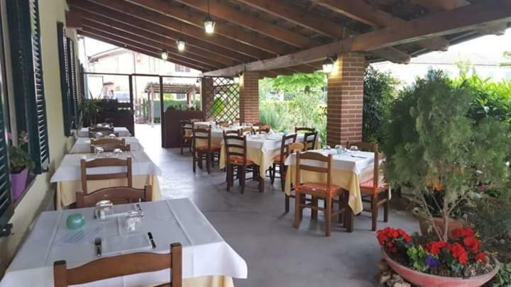 Locanda Della Luna Rossa Calosso Ngoại thất bức ảnh